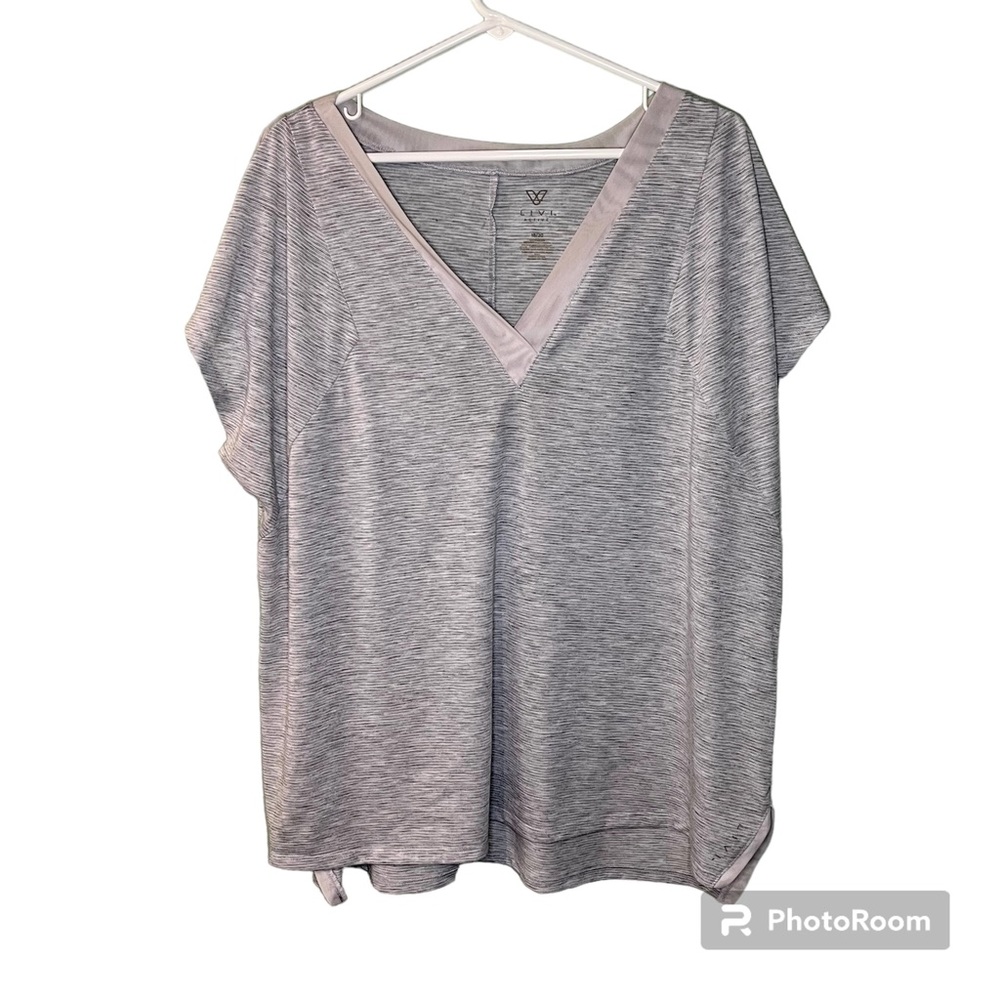 Livi Active Tshirt, Size 18/20
